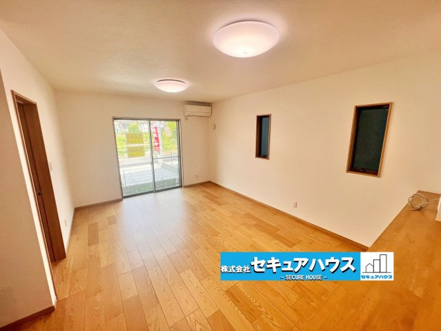 【今からご案内可能】名古屋市緑区大高町大平戸 D棟の居間・リビング|事前予約にて現地ご見学いただけます！お気軽にお問い合わせください♪
■株式会社　セキュアハウス■
住宅ローンに強く、知識、経験豊富なスタッフ在籍
お客様に寄り添い、ご成約後もサポート致します。