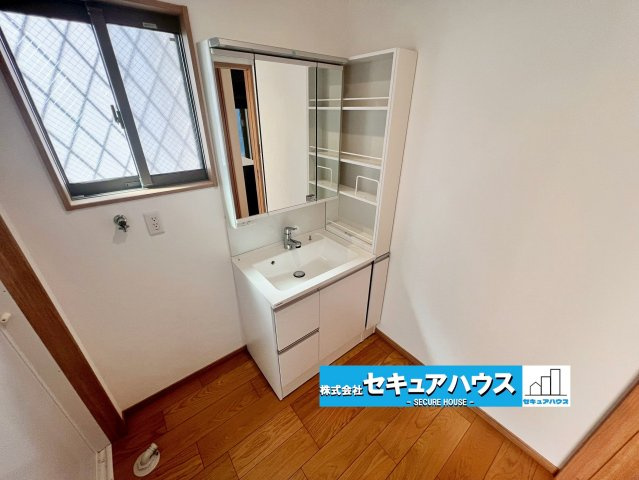 【今からご案内可能】名古屋市緑区大高町大平戸 D棟の独立洗面台|事前予約にて現地ご見学いただけます！お気軽にお問い合わせください♪
■株式会社　セキュアハウス■
住宅ローンに強く、知識、経験豊富なスタッフ在籍
お客様に寄り添い、ご成約後もサポート致します。