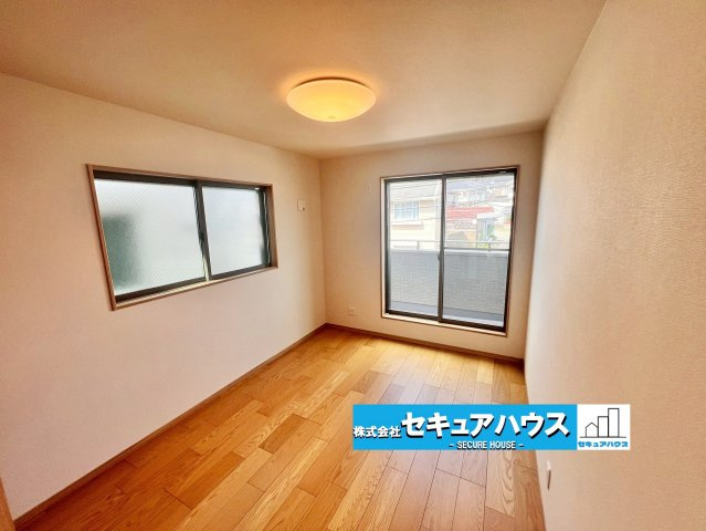 【今からご案内可能】名古屋市緑区大高町大平戸 D棟の洋室|事前予約にて現地ご見学いただけます！お気軽にお問い合わせください♪
■株式会社　セキュアハウス■
住宅ローンに強く、知識、経験豊富なスタッフ在籍
お客様に寄り添い、ご成約後もサポート致します。