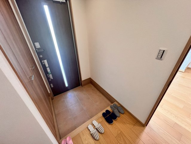 【今からご案内可能】名古屋市緑区大高町大平戸 D棟の玄関|事前予約にて現地ご見学いただけます！お気軽にお問い合わせください♪
■株式会社　セキュアハウス■
住宅ローンに強く、知識、経験豊富なスタッフ在籍
お客様に寄り添い、ご成約後もサポート致します。