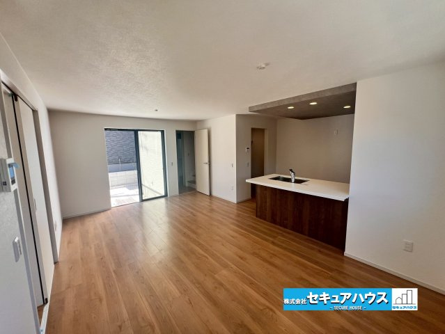 【今からご案内可能】名古屋市緑区神沢1丁目 全1棟の居間・リビング|事前予約にて現地ご見学いただけます！お気軽にお問い合わせください♪
■株式会社　セキュアハウス■
住宅ローンに強く、知識、経験豊富なスタッフ在籍
お客様に寄り添い、ご成約後もサポート致します。