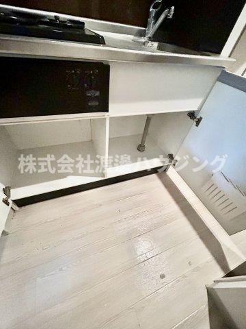 フラワーマンションのキッチン|キッチン下収納