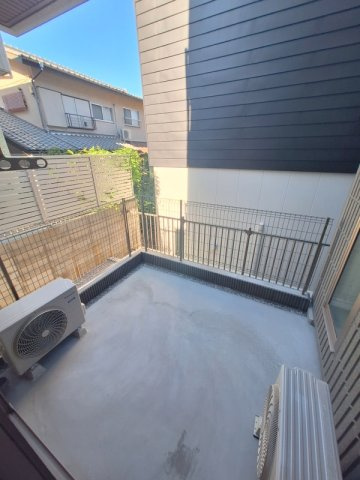クレスコート岸町のバルコニー