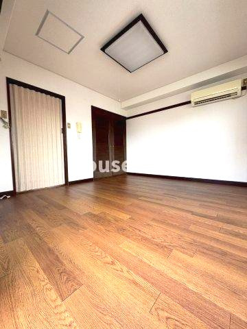 和歌山市堀止南ノ丁の賃貸マンションの居間・リビング