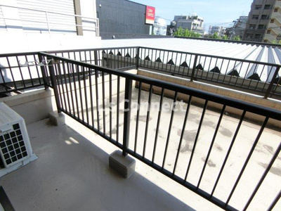【バルコニー】 | ウエスト7泉 | ３階のお部屋で晴れた日には洗濯物もたくさん干せます。