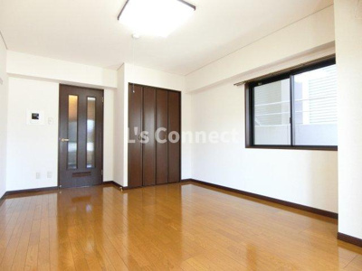 【居間・リビング】 | ウエスト7泉 | 角部屋で２面に窓があります。