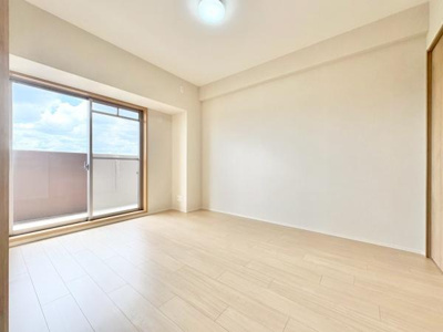 【洋室】 | リビオ上野芝ガーデンンズ | 一人ひとりの大切なプライベート空間。趣味・感性で個性的に飾って頂けるようシンプルに仕上げてあります。ゆとりある広さで、一人の時間をゆったりと過ごせる安らぐお部屋になるはずです♪