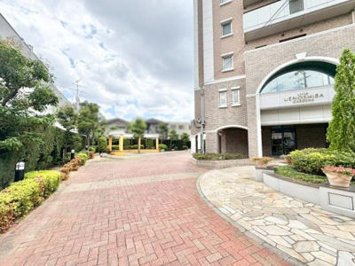 【エントランス】 | リビオ上野芝ガーデンンズ | ☆綺麗なエントランス！毎日の生活にも彩りが増します♪☆