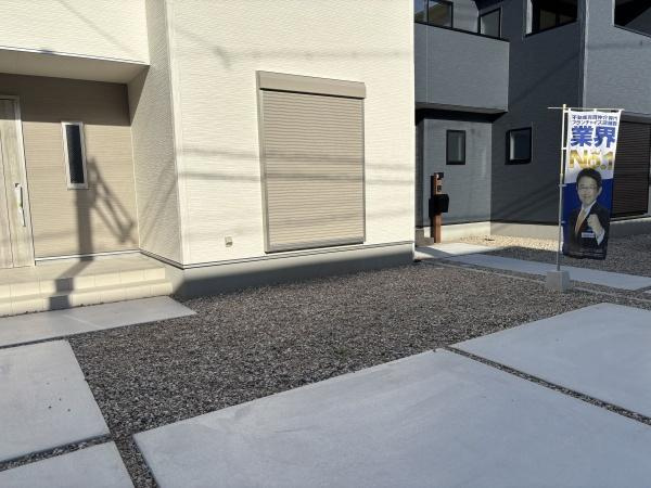 蒲郡市三谷町七舗58期　全4棟・2号棟の庭|ウッドデッキやBBQ。想像が膨らむお庭