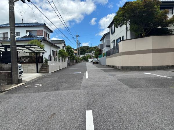 岡崎市滝町外浦・中古戸建の前面道路含む現地写真|前面道路です。