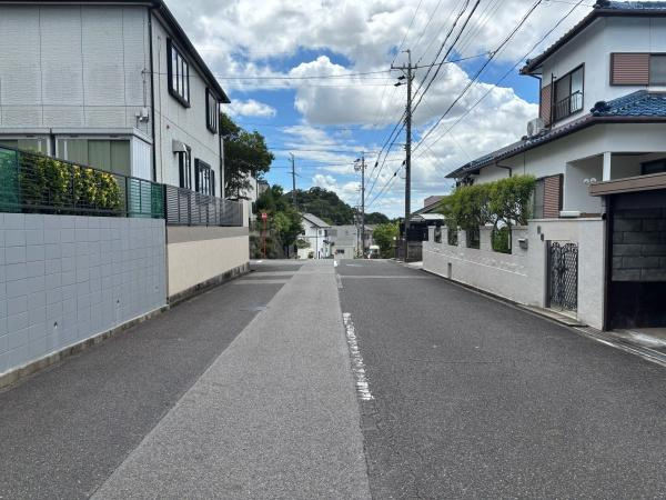 岡崎市滝町外浦・中古戸建の前面道路含む現地写真|前面道路です。