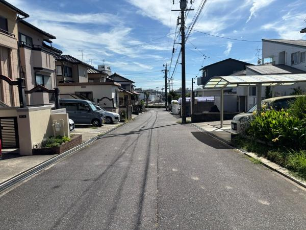 岡崎市上地3丁目・中古戸建の前面道路含む現地写真|前面道路です。
