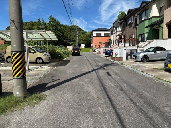 岡崎市上地3丁目・中古戸建の前面道路含む現地写真|前面道路です。