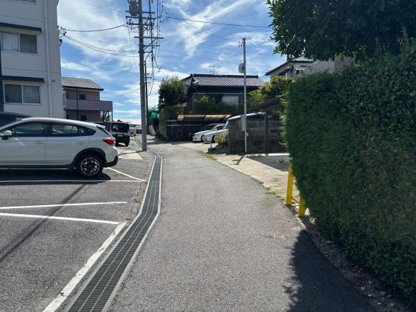 岡崎市若松町大廻・中古戸建の前面道路含む現地写真|前面道路です。