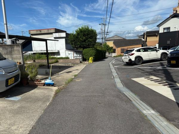岡崎市若松町大廻・中古戸建の前面道路含む現地写真|前面道路です。