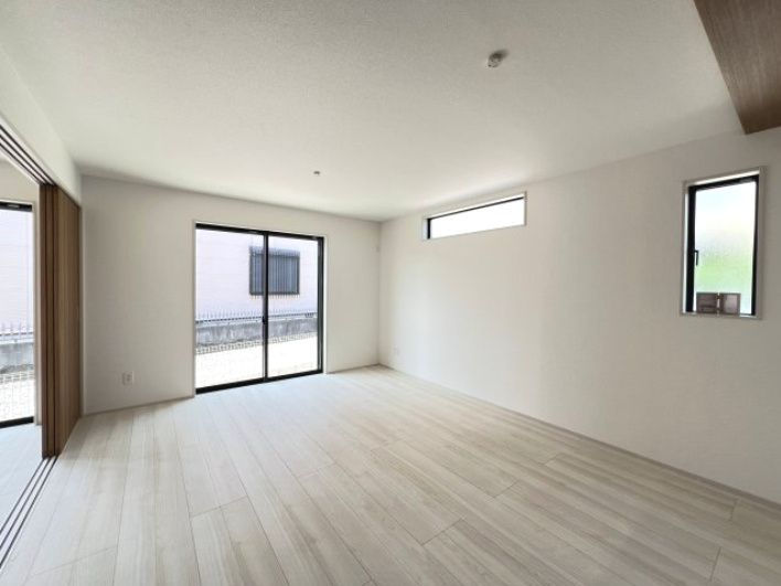 高浜市呉竹町3期　全3棟　3号棟の居間・リビング|LDK15帖