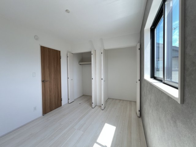 高浜市呉竹町3期　全3棟　3号棟の洋室|東側5.25帖洋室　クローゼット