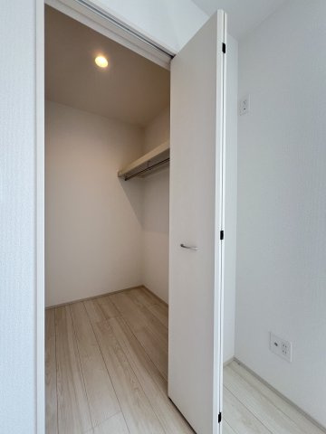 高浜市呉竹町3期　全3棟　3号棟の収納|中5.25帖洋室クローゼット