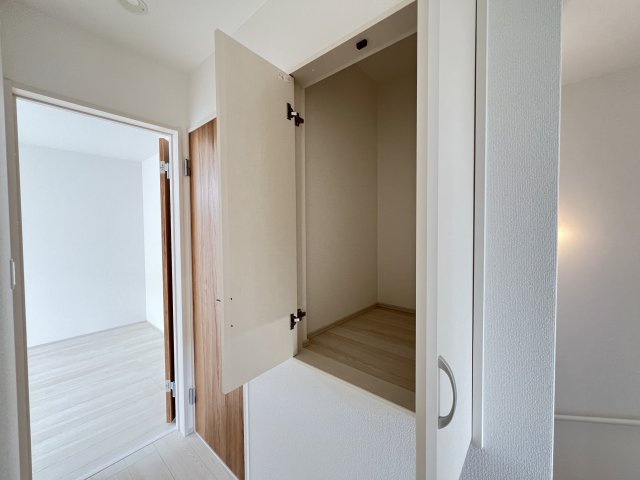 高浜市呉竹町3期　全3棟　3号棟の収納|2階廊下収納