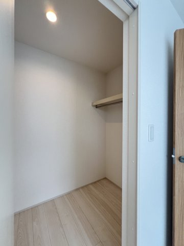 高浜市呉竹町3期　全3棟　3号棟の収納|西7.5帖洋室ウォークインクローゼット