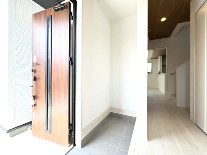 高浜市呉竹町3期　全3棟　3号棟の玄関|シューズクローク