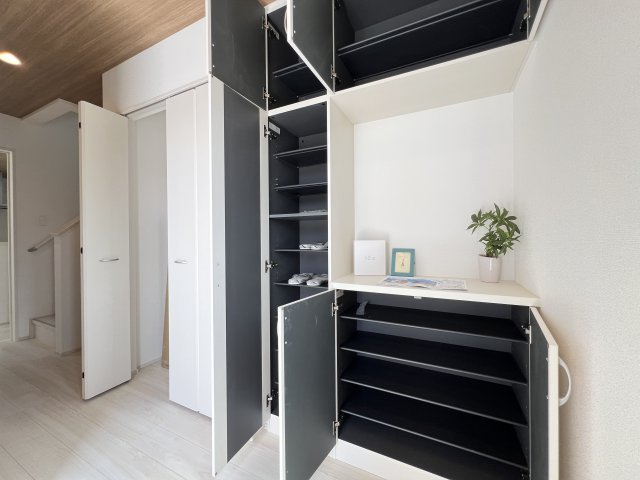 高浜市呉竹町3期　全3棟　3号棟の収納|玄関収納