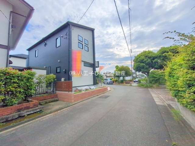 祝　成約済み　八王子市　北野台　新築戸建ての前面道路含む現地写真|～仲介手数料無料☆八王子ひなた不動産～　八王子市北野台　新築戸建て