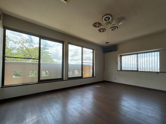 和泉市寺門町2丁目戸建の洋室|２階洋室　約12.1帖