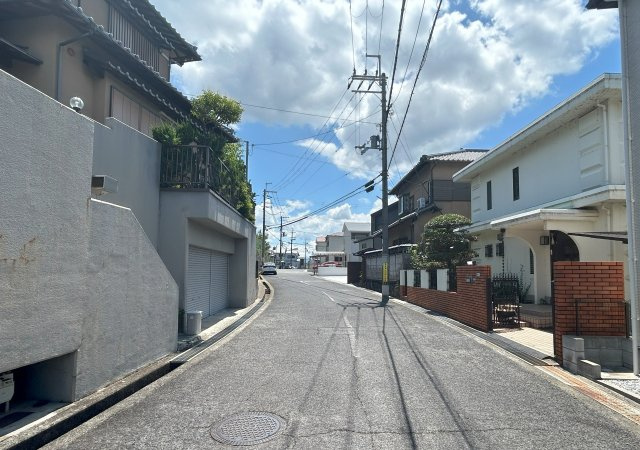 和泉市寺門町2丁目戸建の前面道路含む現地写真|前面道路　幅員約7.0ｍ