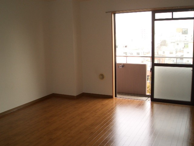 ノーブルハイム岡山の居間・リビング