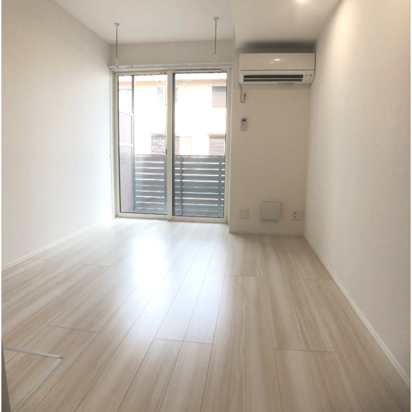 Greige（グレージュ）の居間・リビング