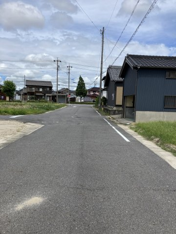 碧南市岬町１丁目の前面道路含む現地写真