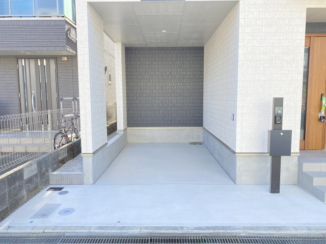 祝：成約済み　八王子市　大和田町　新築戸建て　６期の駐車場|～仲介手数料無料☆八王子ひなた不動産～　八王子市大和田町　新築戸建て