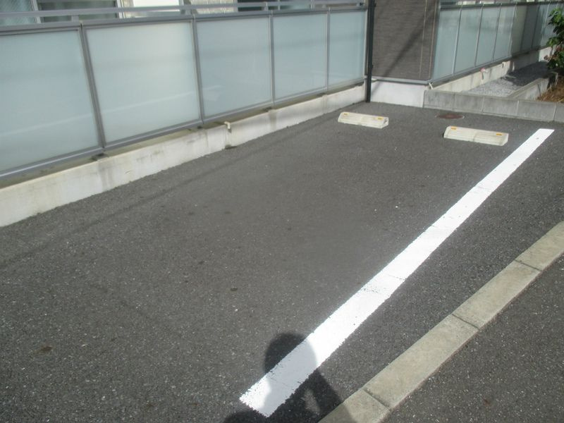 リブリ・アミュレット の駐車場