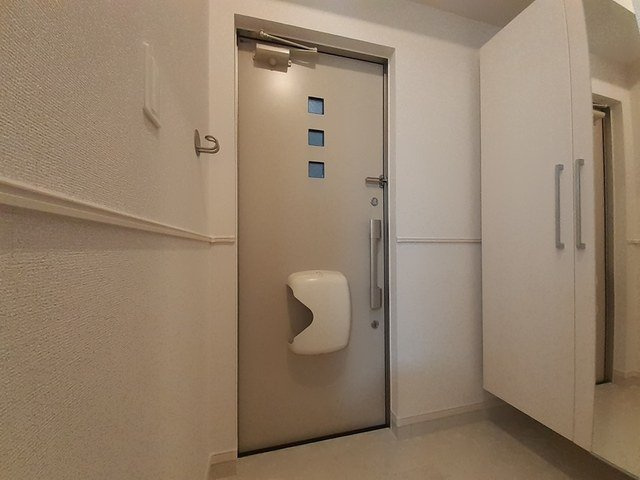 アルバ　八尾の玄関