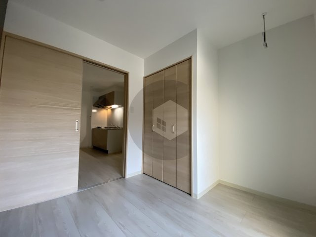 badge tomoi Est2の寝室