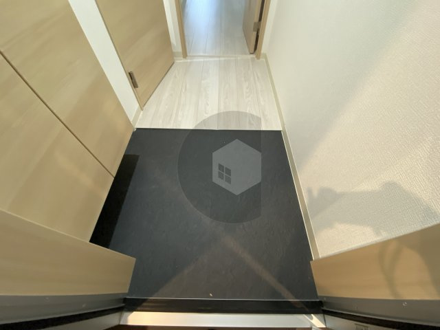 badge tomoi Est2の玄関