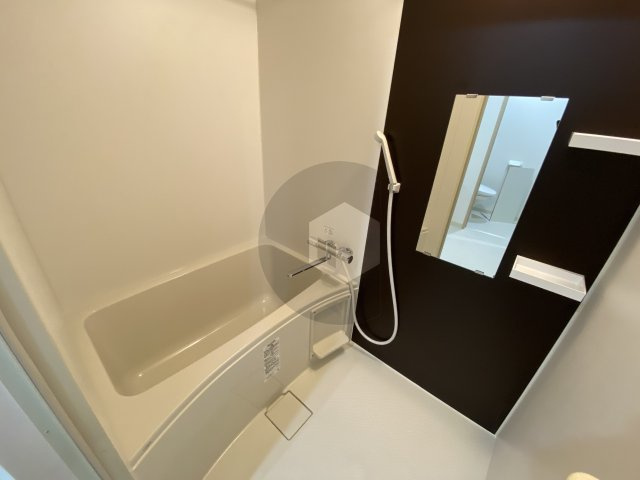 badge tomoi Est2の浴室