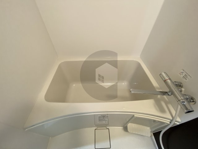 badge tomoi Est2の浴室