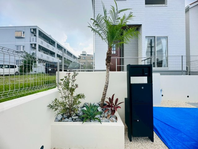 ■■北谷町桑江－１号棟のエントランス