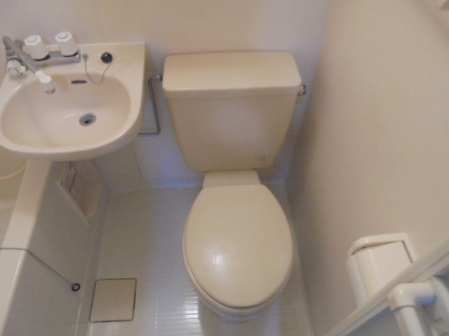 府中市朝日町２丁目のアパートのトイレ