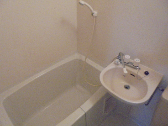 府中市朝日町２丁目のアパートの浴室