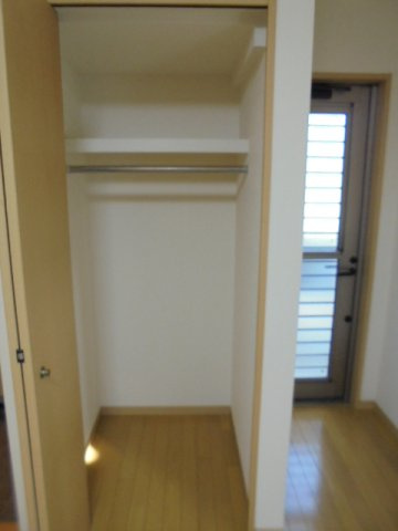 府中市朝日町２丁目のアパートの収納