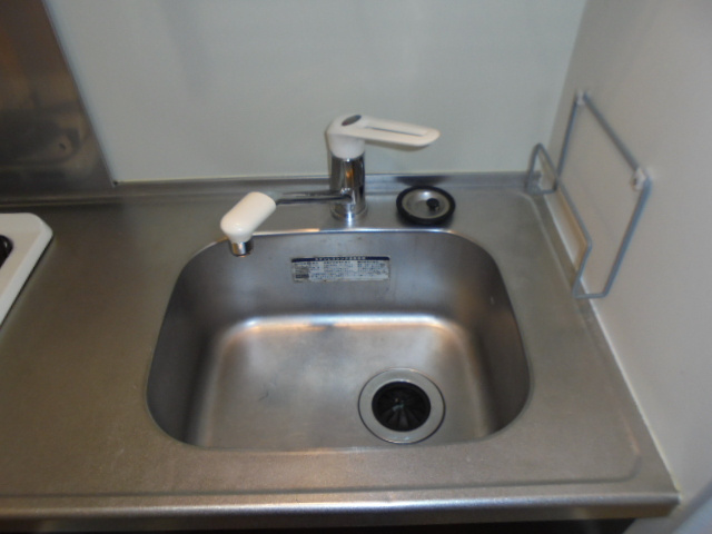 府中市朝日町２丁目のアパートのキッチン