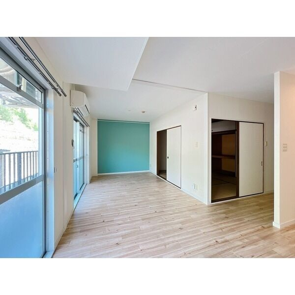 ソリッソ有馬の居間・リビング