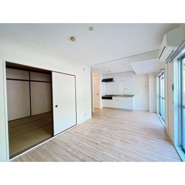 ソリッソ有馬の居間・リビング