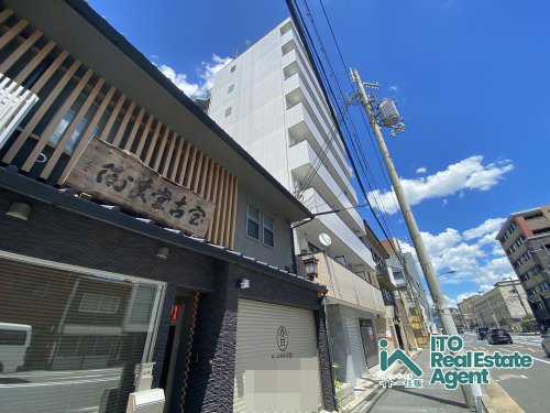 日邦丸太町ビルの外観