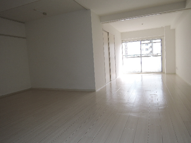 クレアトーレ姫路駅前の居間・リビング