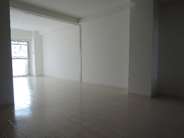 クレアトーレ姫路駅前の洋室