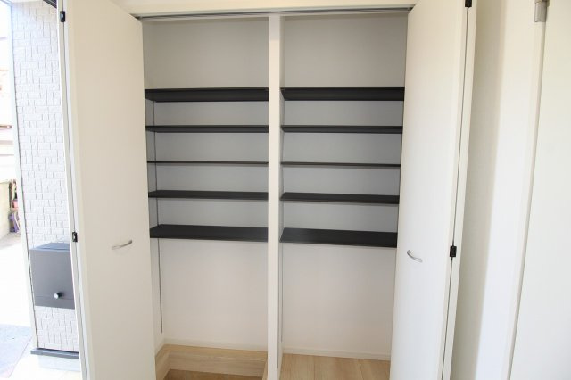 グレイドルガーデン　高知市薊野西町第1　1号棟の収納|玄関収納